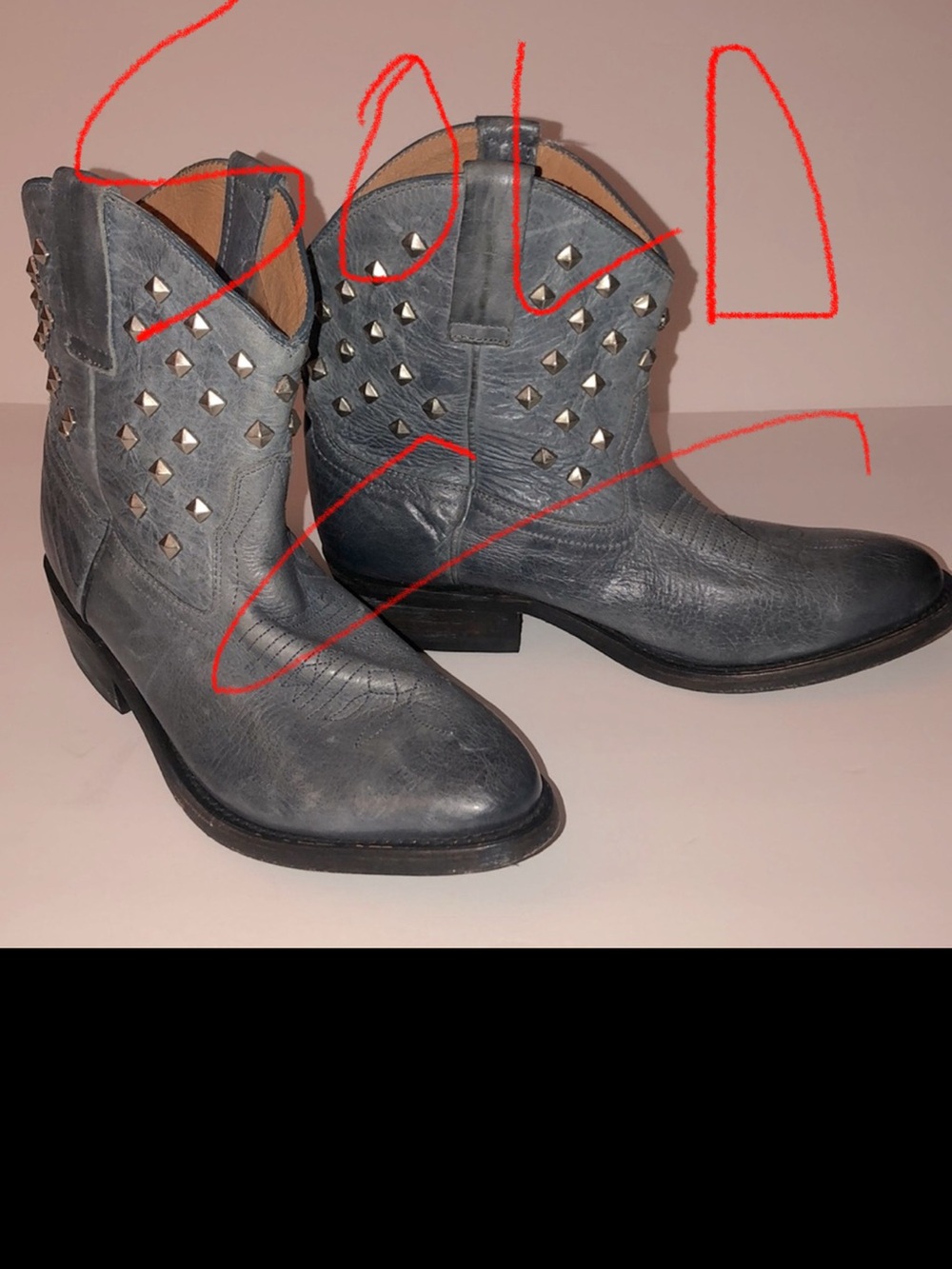 BOOTS WITH STUDS